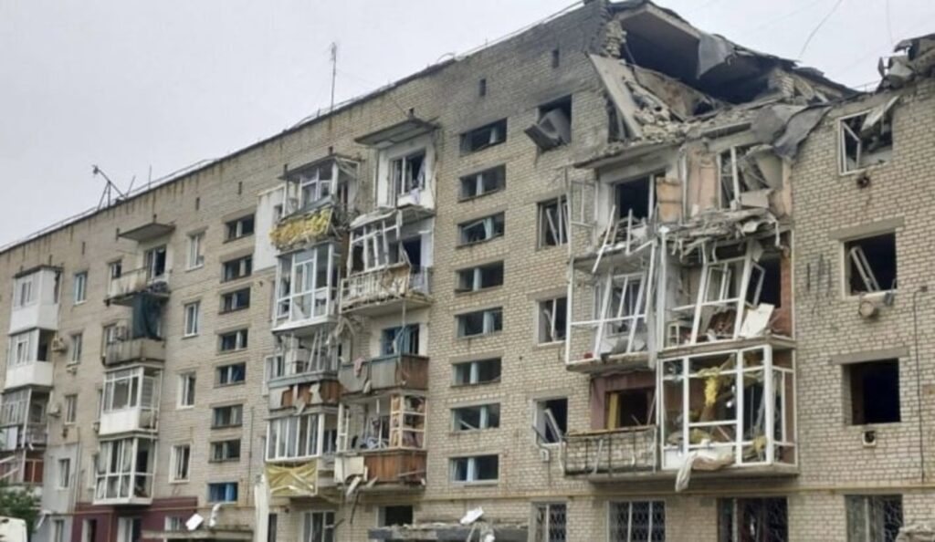 Чому окупанти вдарили ракетою по квартирі у тимчасово окупованому Токмаку?