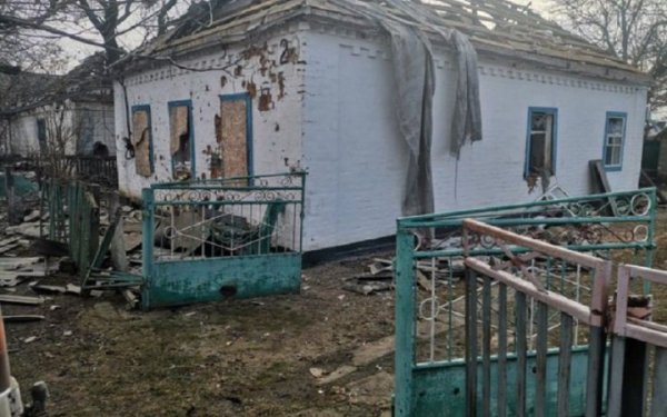 Ворог обстріляв Степногірськ на Запоріжжі, поранена жінка
Ворог обстріляв Степногірськ на Запоріжжі, поранена жінка