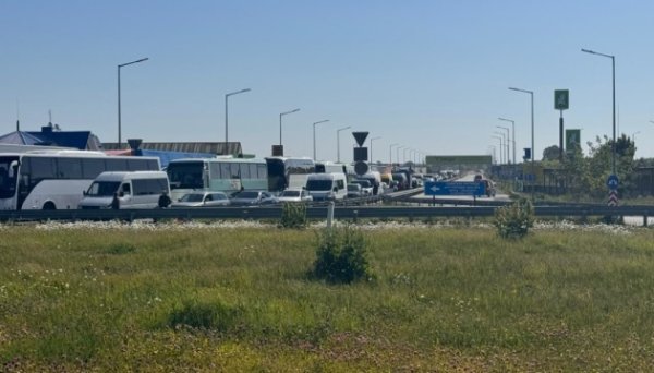 У чотирьох пунктах пропуску на кордоні з Польщею - черги У чотирьох пунктах пропуску на кордоні з Польщею - черги