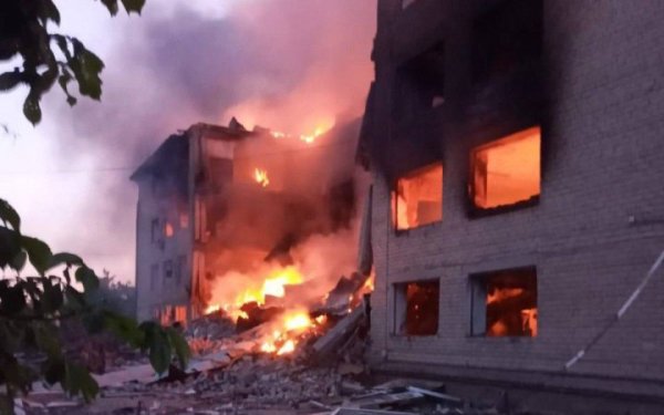 Окупанти скинули вибухівку з дронів на навчальний заклад у Бериславі
Окупанти скинули вибухівку з дронів на навчальний заклад у Бериславі
