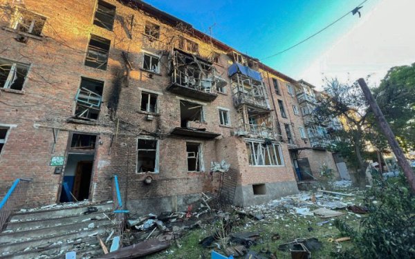Російські дрони атакували Жмеринку на Вінниччині, постраждали троє людей
Російські дрони атакували Жмеринку на Вінниччині, постраждали троє людей