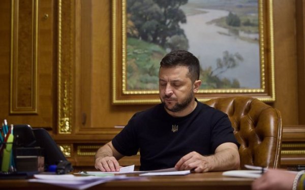 Зеленський підписав закон про домашніх працівників
Зеленський підписав закон про домашніх працівників