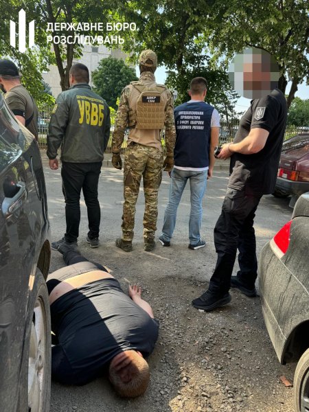 На Буковині та Закарпатті викрили дві схеми переправлення нелегалів за кордон
На Буковині та Закарпатті викрили дві схеми переправлення нелегалів за кордон