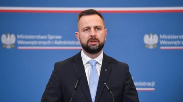 Польский министр заявил, что полякам надо дать "Нобеля" за помощь украинцам Польский министр заявил, что полякам надо дать "Нобеля" за помощь украинцам