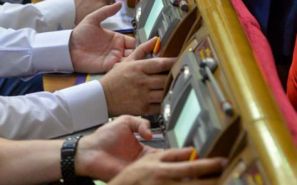 Рада прийняла за основу законопроєкт про відповідальність за неналежне утримання об’єктів цивільного захисту
Рада прийняла за основу законопроєкт про відповідальність за неналежне утримання об’єктів цивільного захисту