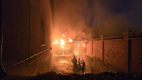 Двоє людей поранені внаслідок нічного удару Росії по Харкову
Двоє людей поранені внаслідок нічного удару Росії по Харкову