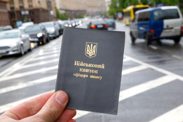 
Кому не нужно идти в ТЦК по новому закону о мобилизации: список 