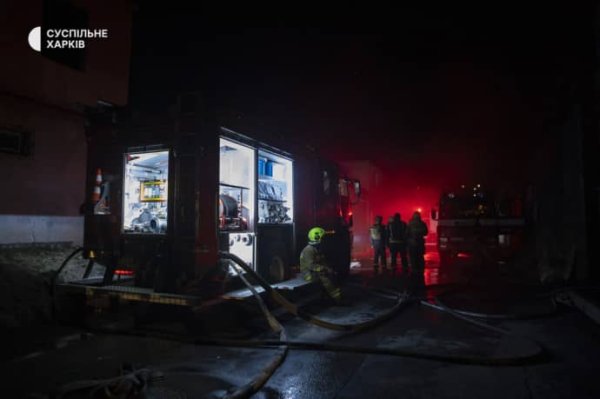 СМИ показали ночной разбор завалов в уничтоженном россиянами "Эпицентре" в Харькове СМИ показали ночной разбор завалов в уничтоженном россиянами "Эпицентре" в Харькове