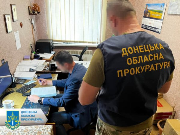 В Донецкой области полицейские незаконно насчитали почти 2,7 млн "боевых" В Донецкой области полицейские незаконно насчитали почти 2,7 млн "боевых"