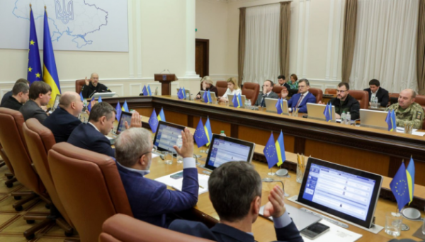 Уряд скасував обмеження розрахунків за імпорт товарів і послуг Уряд скасував обмеження розрахунків за імпорт товарів і послуг