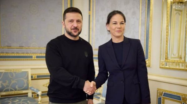 Зеленский и глава МИД Германии поговорили о ситуации на фронте и ПВО Зеленский и глава МИД Германии поговорили о ситуации на фронте и ПВО