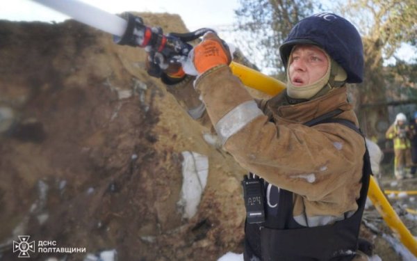 Наслідки атаки РФ ліквідовують 350 рятувальників та 100 одиниць спецтехніки
Наслідки атаки РФ ліквідовують 350 рятувальників та 100 одиниць спецтехніки