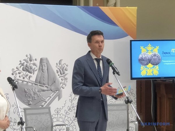 Презентували монету, присвячену кримськотатарському орнаменту «Орьнек» Презентували монету, присвячену кримськотатарському орнаменту «Орьнек»