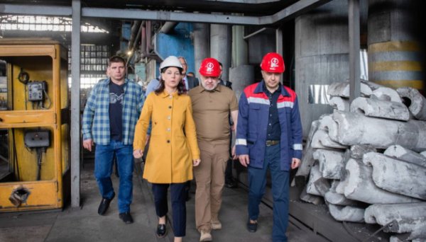 Німеччина передала українським енергетикам вже понад 1,4 тисячі тонн гумдопомоги Німеччина передала українським енергетикам вже понад 1,4 тисячі тонн гумдопомоги