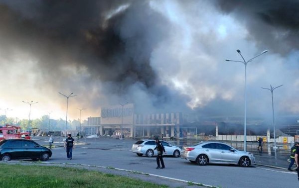 Обстрел "Эпицентра" в Харькове: появилось видео момента попадания
Обстрел "Эпицентра" в Харькове: появилось видео момента попадания