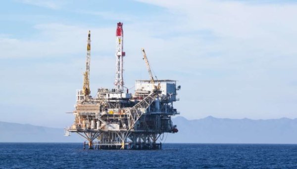 Нафта продовжує помірно дешевшати Нафта продовжує помірно дешевшати