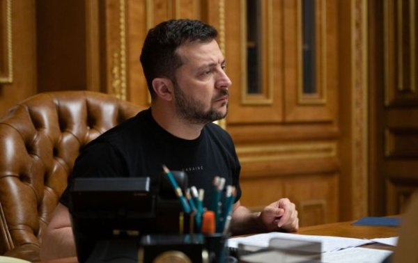 Зеленский подписал закон о мобилизации осужденных
Зеленский подписал закон о мобилизации осужденных