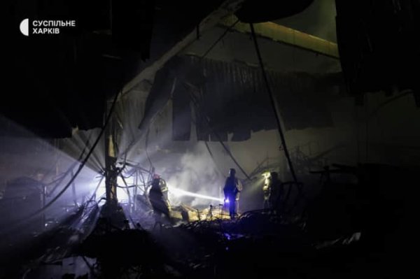 СМИ показали ночной разбор завалов в уничтоженном россиянами "Эпицентре" в Харькове СМИ показали ночной разбор завалов в уничтоженном россиянами "Эпицентре" в Харькове
