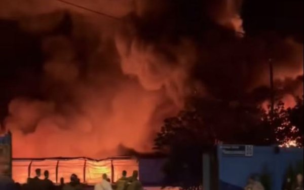 Ворог атакував Одесу балістичними ракетами, влучив у "Нову пошту", є поранені, - Кіпер (оновлено)
Ворог атакував Одесу балістичними ракетами, влучив у "Нову пошту", є поранені, - Кіпер (оновлено)