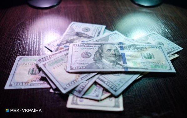 Курс доллара падает третий день подряд
Курс доллара падает третий день подряд