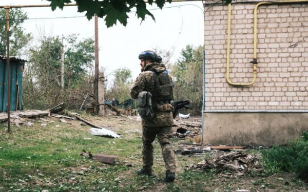 Росіяни взяли в полон до 40 цивільних людей у Вовчанську, - поліція
Росіяни взяли в полон до 40 цивільних людей у Вовчанську, - поліція