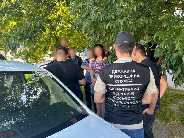 Шлюб за $4000: викрили схему "одружень" для нелегалів
Шлюб за $4000: викрили схему "одружень" для нелегалів