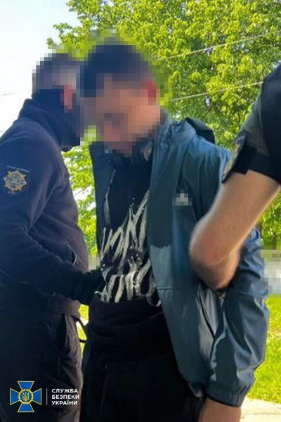 СБУ затримала двох агентів ФСБ, які готували удари по Україні напередодні Великодня
СБУ затримала двох агентів ФСБ, які готували удари по Україні напередодні Великодня