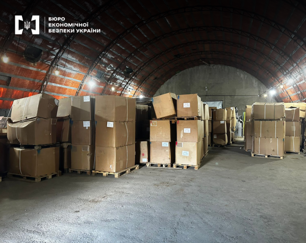 У чотирьох виробників сигарет одночасно проводять 24 обшуки