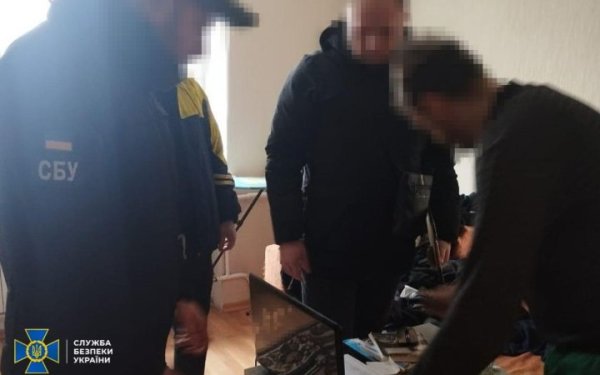Троє проросійських агітаторів, які виправдовували злочини у Бучі, сидітимуть у тюрмі
Троє проросійських агітаторів, які виправдовували злочини у Бучі, сидітимуть у тюрмі