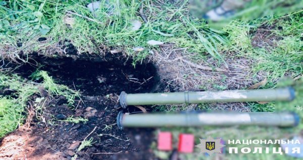На Київщині затримали чоловіка під час продажу великої партії зброї та боєприпасів
На Київщині затримали чоловіка під час продажу великої партії зброї та боєприпасів
