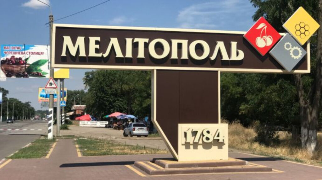 Як РФ заселяє Мелітополь росіянами, та що пропонують українцям, які залишилися