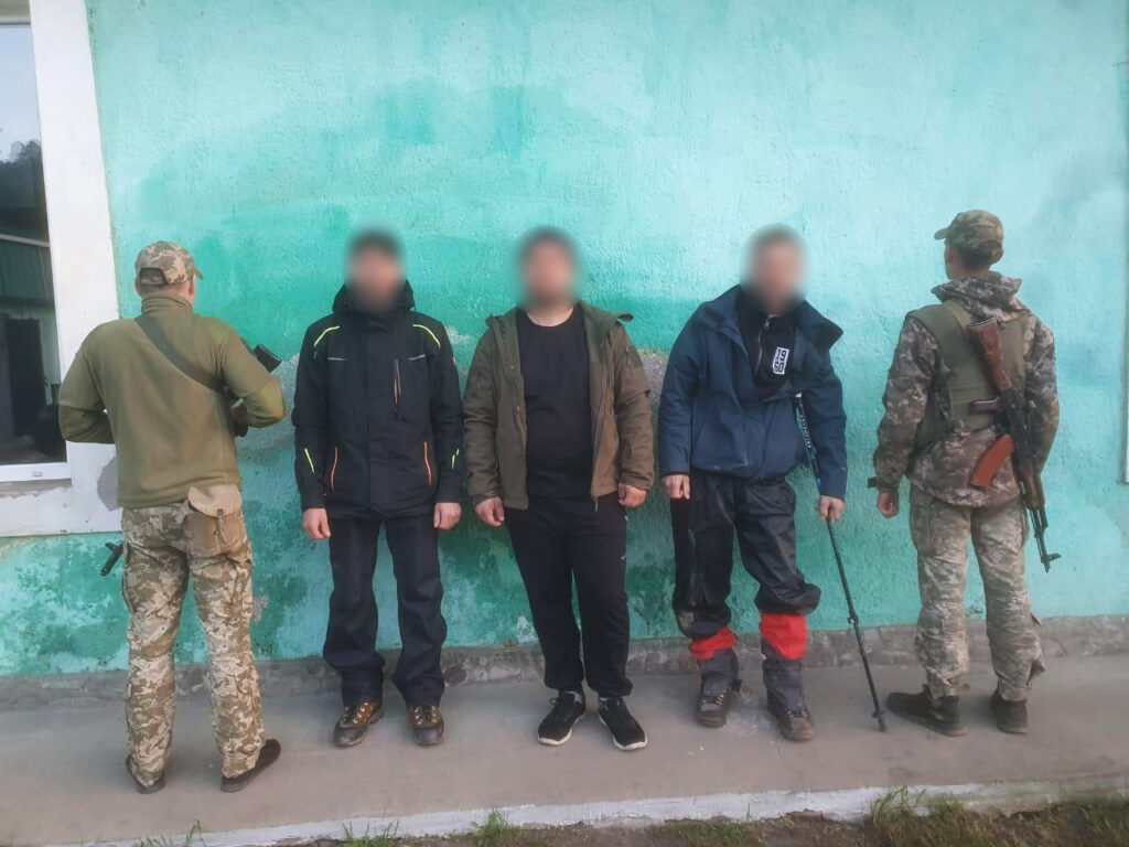 Мешканців яких областей затримали при нових спробах втечі з України через Закарпаття?