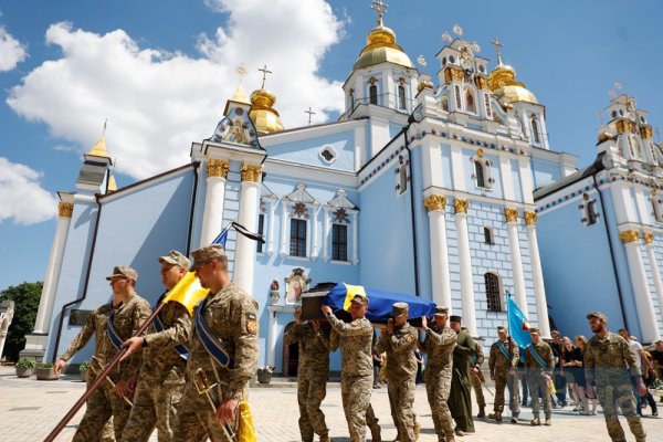 У Києві попрощалися з льотчиком 40-ї БрТА Валентином Коренчуком із позивним "Бджоляр"
У Києві попрощалися з льотчиком 40-ї БрТА Валентином Коренчуком із позивним "Бджоляр"