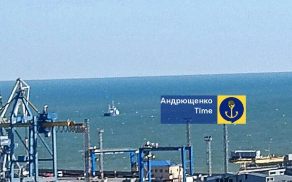 В порту Маріуполя помітили вже третій танкер РФ, — радник мера
В порту Маріуполя помітили вже третій танкер РФ, — радник мера