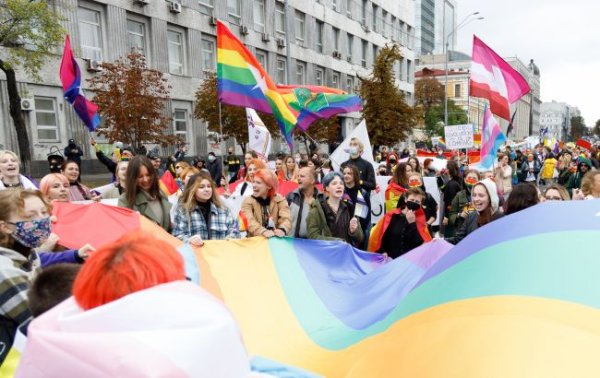 На вечеринке КиевПрайда представители ТЦК пытались забрать мужчин на ВВК: детали инцидента
На вечеринке КиевПрайда представители ТЦК пытались забрать мужчин на ВВК: детали инцидента