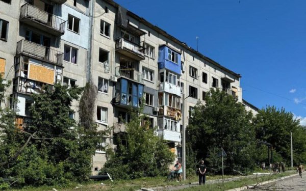 Вранці окупанти вдарили КАБом по Селидовому на Донеччині. 2 людини загинули і 3 поранено
Вранці окупанти вдарили КАБом по Селидовому на Донеччині. 2 людини загинули і 3 поранено
