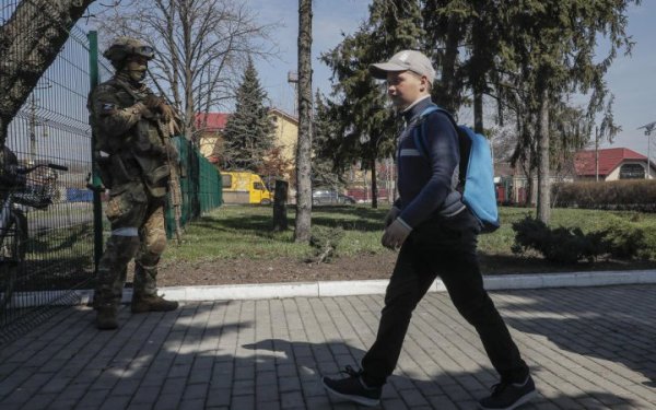 Із 1 вересня росіяни змінять навчальну програму у школах в окупованих районах Запорізької області
Із 1 вересня росіяни змінять навчальну програму у школах в окупованих районах Запорізької області