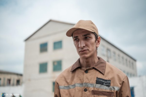 "Чтобы запомнили не зэком". Почему заключенные идут на фронт и какой будет их служба
"Чтобы запомнили не зэком". Почему заключенные идут на фронт и какой будет их служба