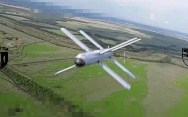 Українські бійці вперше знищили дроном російський "Ланцет"
Українські бійці вперше знищили дроном російський "Ланцет"