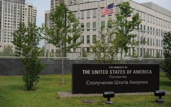 Посольство США в Україні попередило чоловіків з двома паспортами про неможливість виїзду
Посольство США в Україні попередило чоловіків з двома паспортами про неможливість виїзду