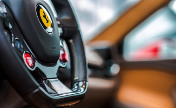 Ferrari планирует выпустить первый электромобиль в будущем году. Стала известна цена
Ferrari планирует выпустить первый электромобиль в будущем году. Стала известна цена