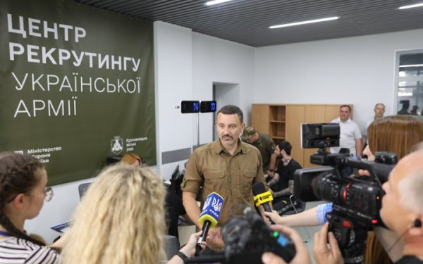 У Кропивницькому відкрився центр рекрутингу - тепер в Україні їх 25
У Кропивницькому відкрився центр рекрутингу - тепер в Україні їх 25