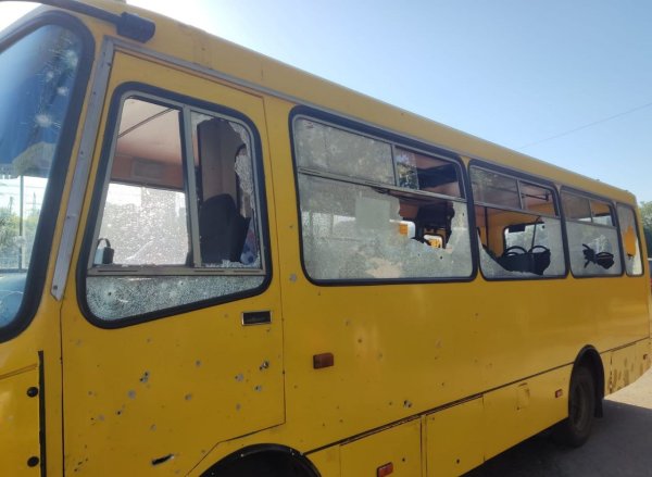 Обстріли Дніпропетровщини: ворог вдарив по Нікополю, серед поранеих &mdash; дитина
                                