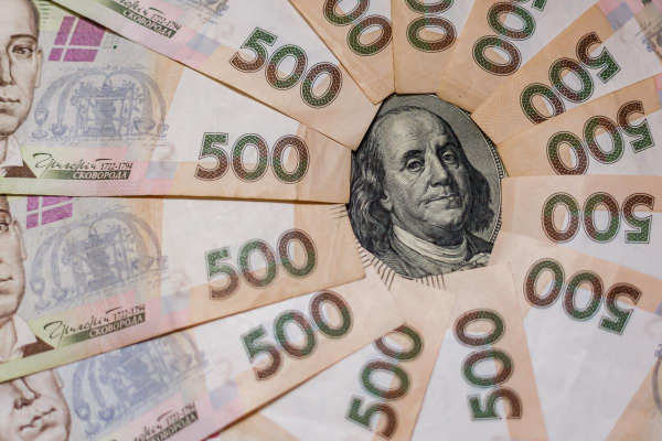 Українців лякають дефолтом: експерт розповів, що буде з курсом долара Українців лякають дефолтом: експерт розповів, що буде з курсом долара
