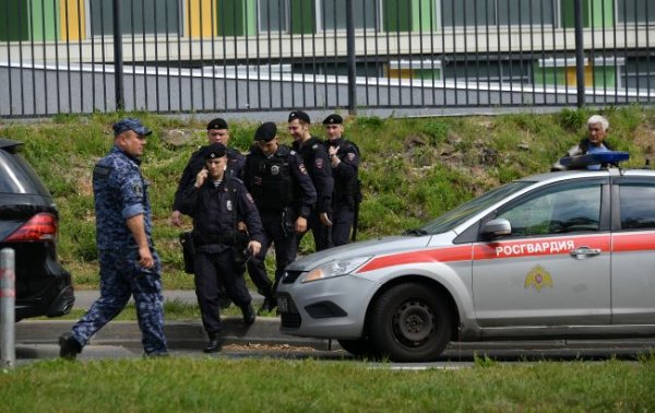 Обстреляли синагогу, церковь и полицию: в Дагестане сообщают о серии нападений
Обстреляли синагогу, церковь и полицию: в Дагестане сообщают о серии нападений