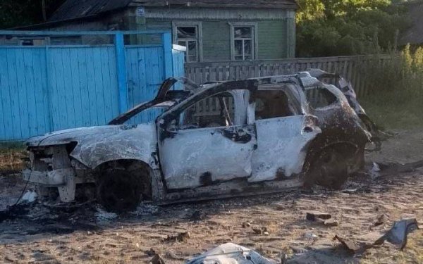 Російський дрон атакував авто поліцейських на Сумщині, є постраждалий
Російський дрон атакував авто поліцейських на Сумщині, є постраждалий
