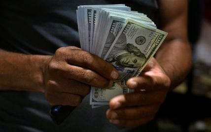 Курс валют на выходные, 22-23 июня: сколько стоят доллар, евро и злотый
Курс валют на выходные, 22-23 июня: сколько стоят доллар, евро и злотый