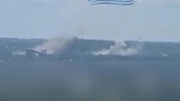 В Донецке раздавались мощные взрывы В Донецке раздавались мощные взрывы