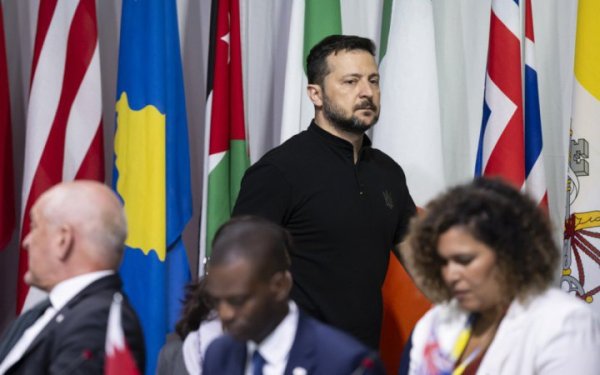 Зеленський назвав причину провалу переговорів із Росією в Стамбулі: ультиматуми не є перемовинами
Зеленський назвав причину провалу переговорів із Росією в Стамбулі: ультиматуми не є перемовинами