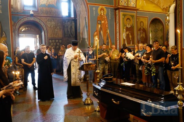 У Києві попрощалися з льотчиком 40-ї БрТА Валентином Коренчуком із позивним "Бджоляр"
У Києві попрощалися з льотчиком 40-ї БрТА Валентином Коренчуком із позивним "Бджоляр"